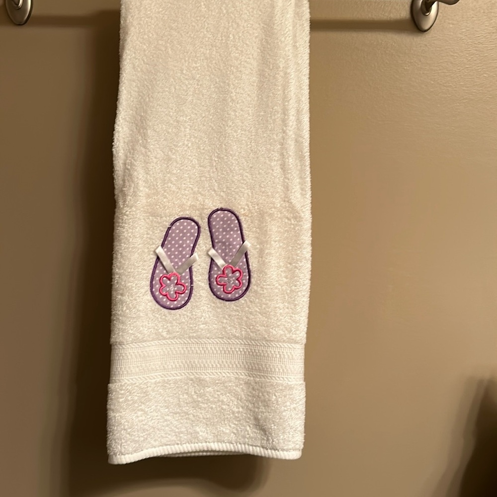 Flip flop bath towel